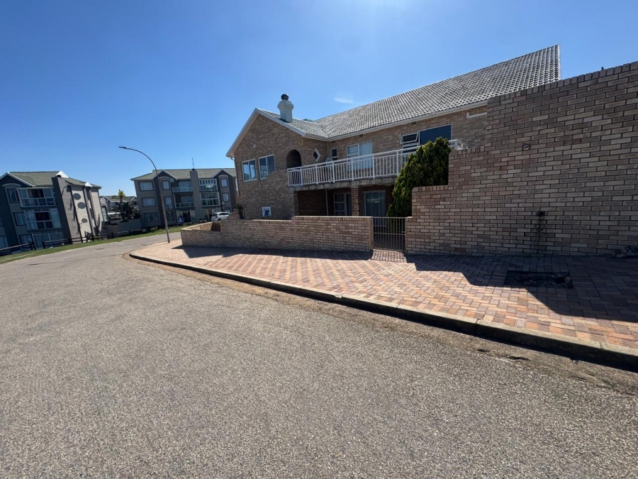 6 Bedroom Property for Sale in Aston Bay Eastern Cape